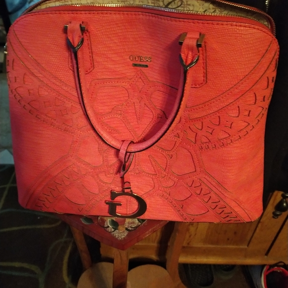 Guess - Picture 6 of 16